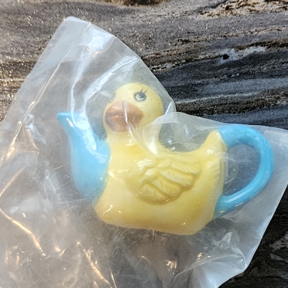 Mini red rose vintage teapots collection - Picture 4 of 7